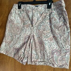 Size16 Beautiful Paisley Bandolino Shorts 2 front pockets 2 rear pockets